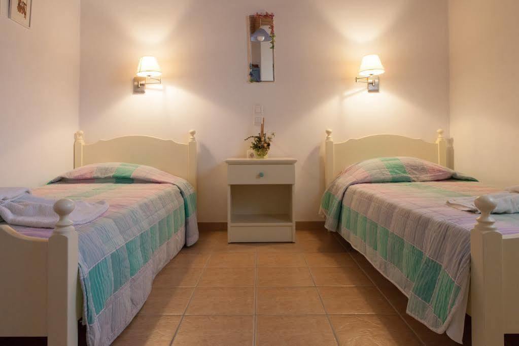 Ergina Summer Resort Antiparos Buitenkant foto